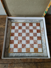 Oud marmeren schaakspel in doos
