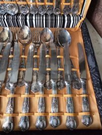 Oud verzilverd barok bestek in doos