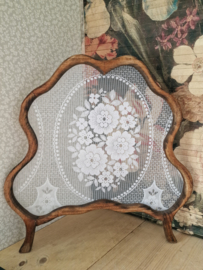 Antiek houten raamhor bloemen