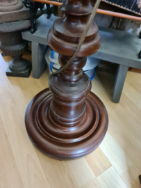 Oude houten lampenvoet