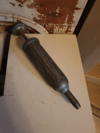 Oude vintage metalen vetspuit oliespuit tecalemit