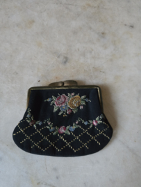 Antiek petit point beursje nr1
