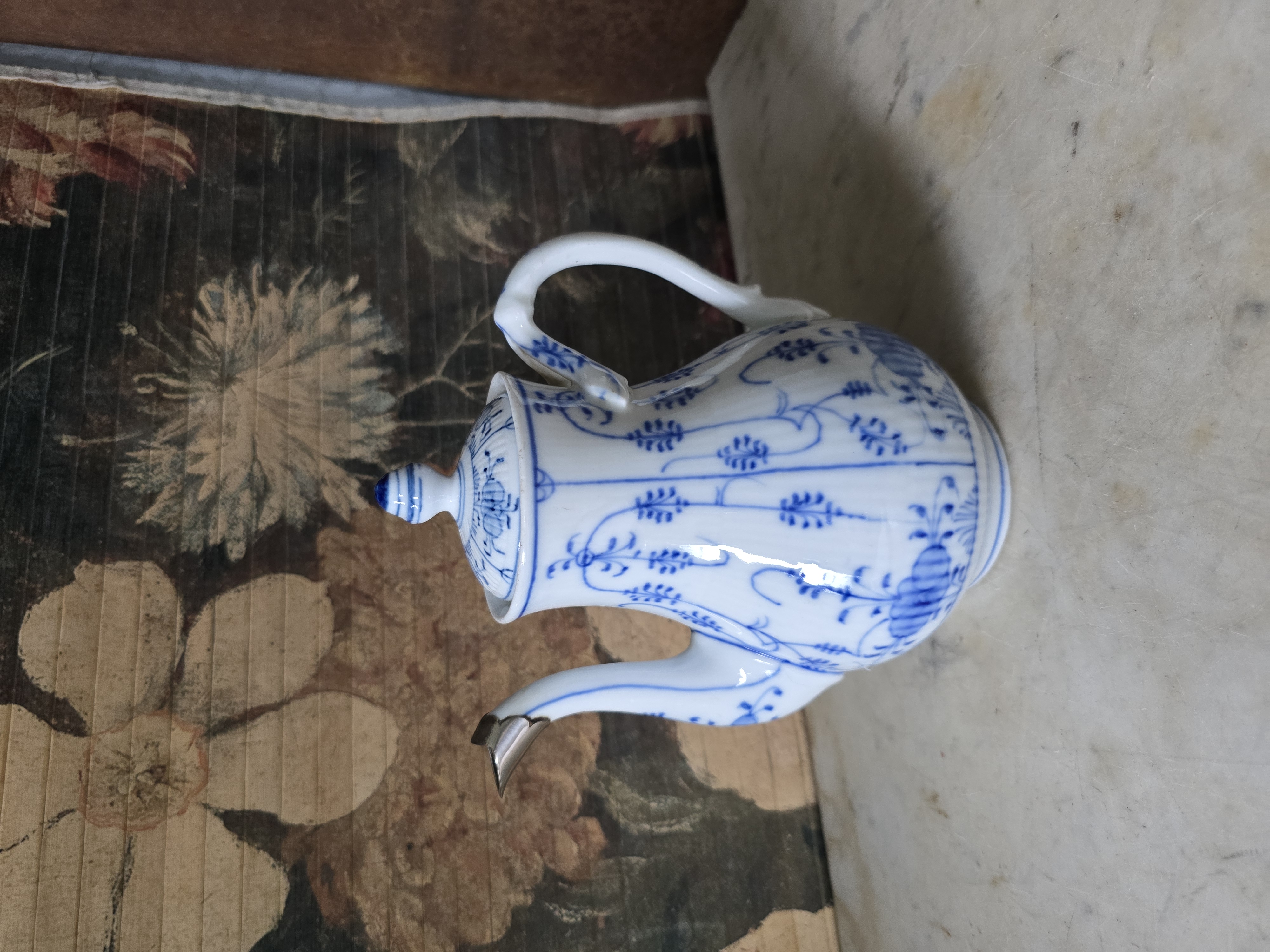 Antiek porseleinen koffiepot