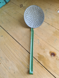 Reseda groen emaille schuimspaan