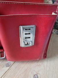 Oude rood leren schooltas