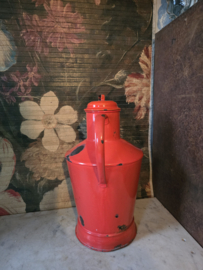 Rood emaille waterkan