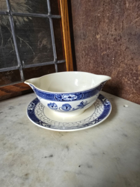 Sauskom juskom butterflij servies