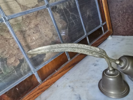 Antiek messing tafelbel veer