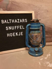 Oude stormlantaarn stormlamp blauw