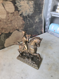 Antiek messing hoornblazer indiaan