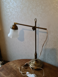 Antiek koperen lampenvoet melkglas kapje