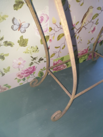 Brocante smeedijzeren jardiniere plantenbak op voet