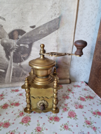 Antiek messing koffiemolen