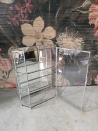 Oud glazen pronkkastje vitrinekastje