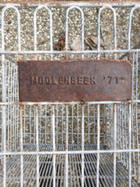 Industriële oude ijzeren mand moolenbeek '71