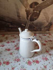 Wit emaille koffiepotje