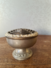 Grote verzilverde engelse rozenbowl rozensteker