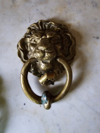 Antiek messing deurklopper leeuw