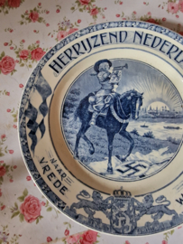 Antiek wandbord herrijzend Nederland 1945