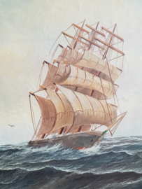 Antiek schilderij schip op zee zeilschip in houten barok lijst