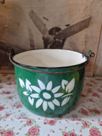 Groen emaille pot bloemen