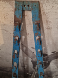 Oud blauw dekselrek