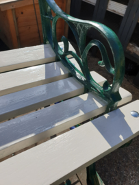 Tuinbankje met gietijzeren poten