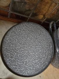 Grijs gewolkte emaille pan