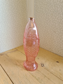 Vintage roze glazen fles karper vis