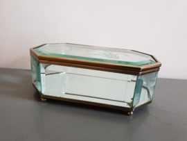Oud glazen doosje geslepen glas