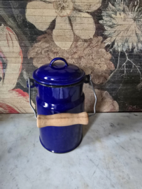 Donkerblauw emaille melkbus