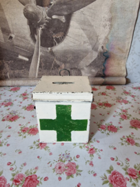 Oud blikken collecte busje groene kruis nr2