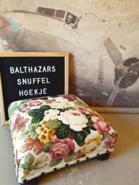 Brocante romantisch voetenbankje