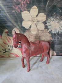 Oud rood houten paard
