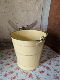 Zachtgeel emaille aardappelen emmer