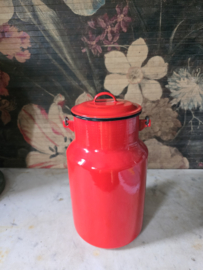 Rood emaille melkbus