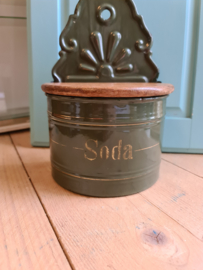 Donkergroen emaille soda pot met houten deksel