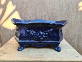Antiek blauw gietijzeren jardiniere