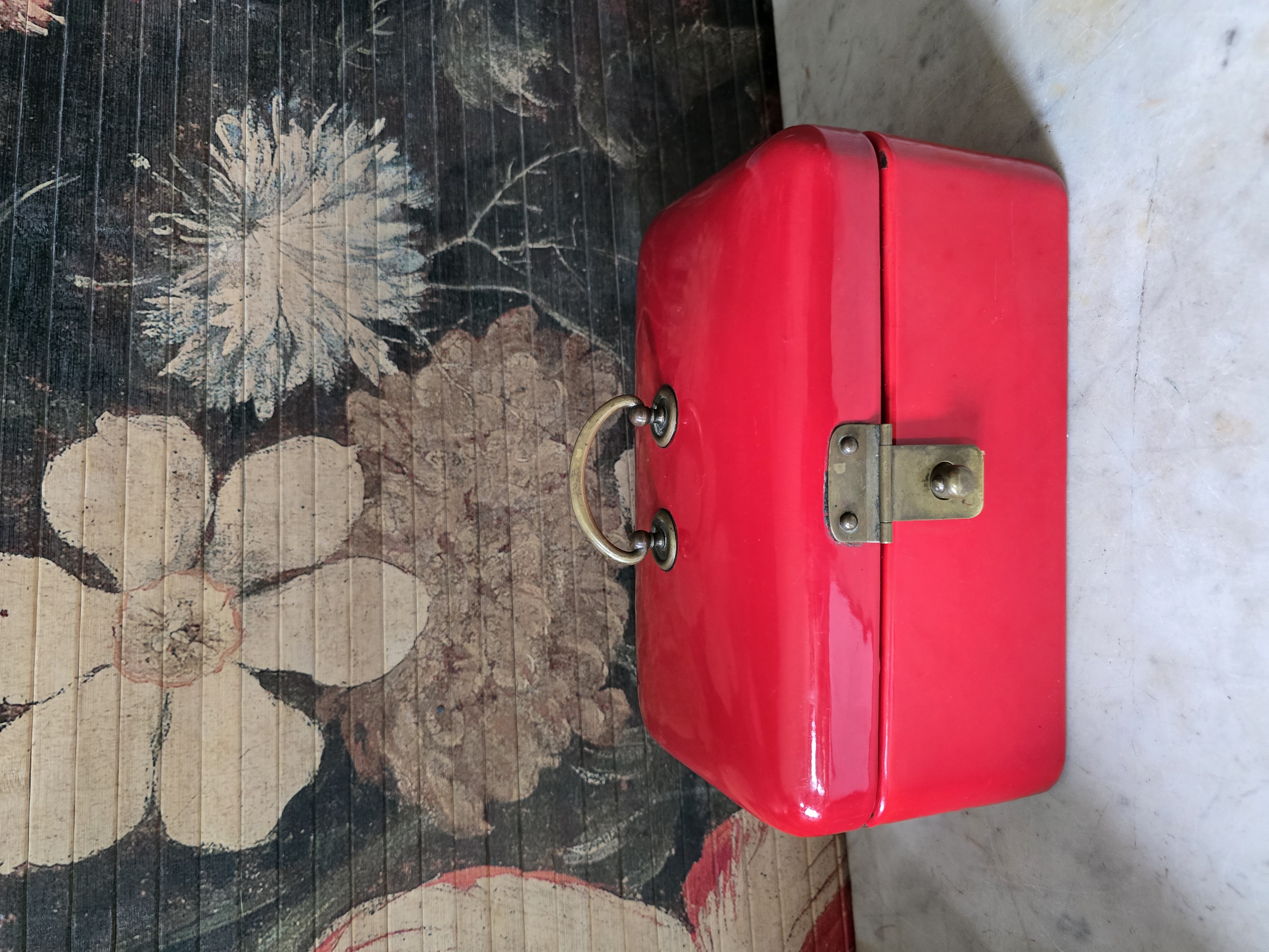Rood emaille beschuit trommeltje 
