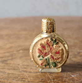Antiek petit point parfumflesje