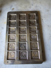 Oude metalen chocolademal televisie