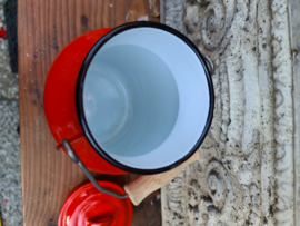 Rood emaille melkbus