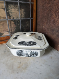 Soepterrine landschap zwart