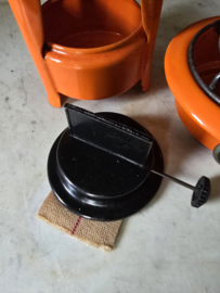 Oranje emaille eenpits petroleumstel