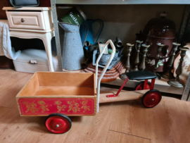 Oude vintage houten loop bakfiets