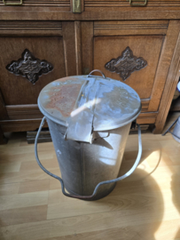 Oude zinken vuilnisemmer Bussum