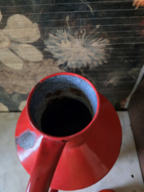 Rood emaille waterkan