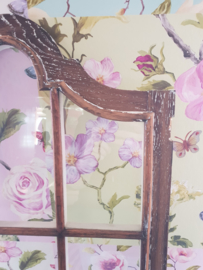 Oud houten deurtje met glas