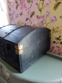 Zwarte houten koffer kist