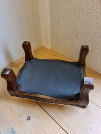 Oud voetenbankje toile de jouy stof